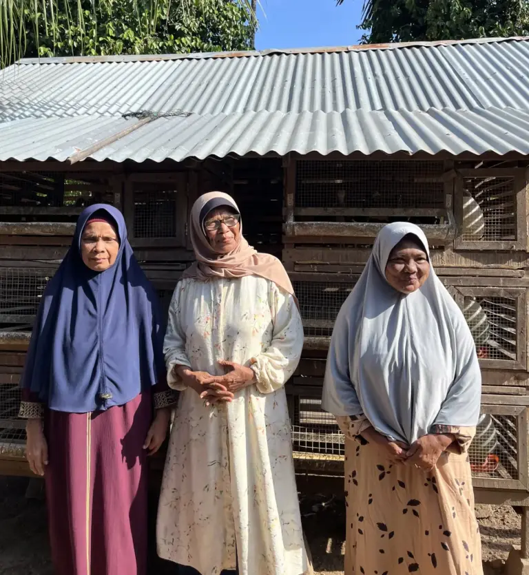 Kembangkan Ternak Ayam Kampung, Solusi Bangun Andalas Dorong Lansia di Aceh Besar Tetap Produktif