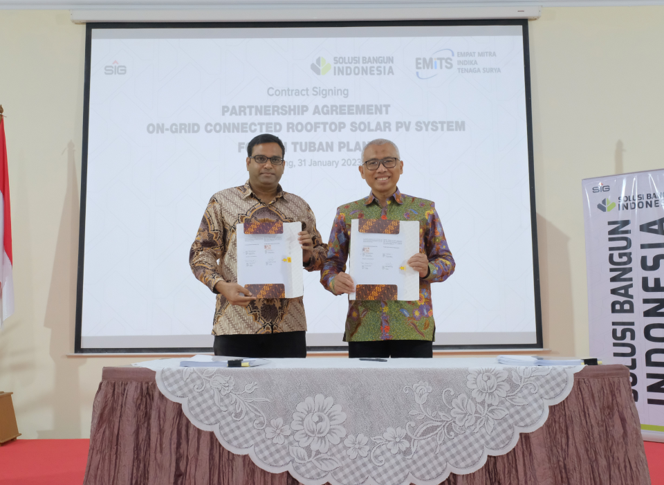 Konsisten Upayakan Dekarbonisasi, Solusi Bangun Indonesia Dorong Proyek Solar Panel pada Pabrik Semen di Tuban, Jawa Timur