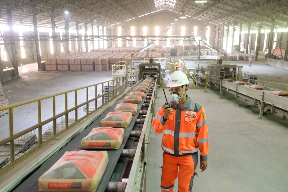 Laba Naik 63% di Tengah Tantangan Industri, Solusi Bangun Indonesia Fokus pada Efisiensi dan Inovasi Hijau