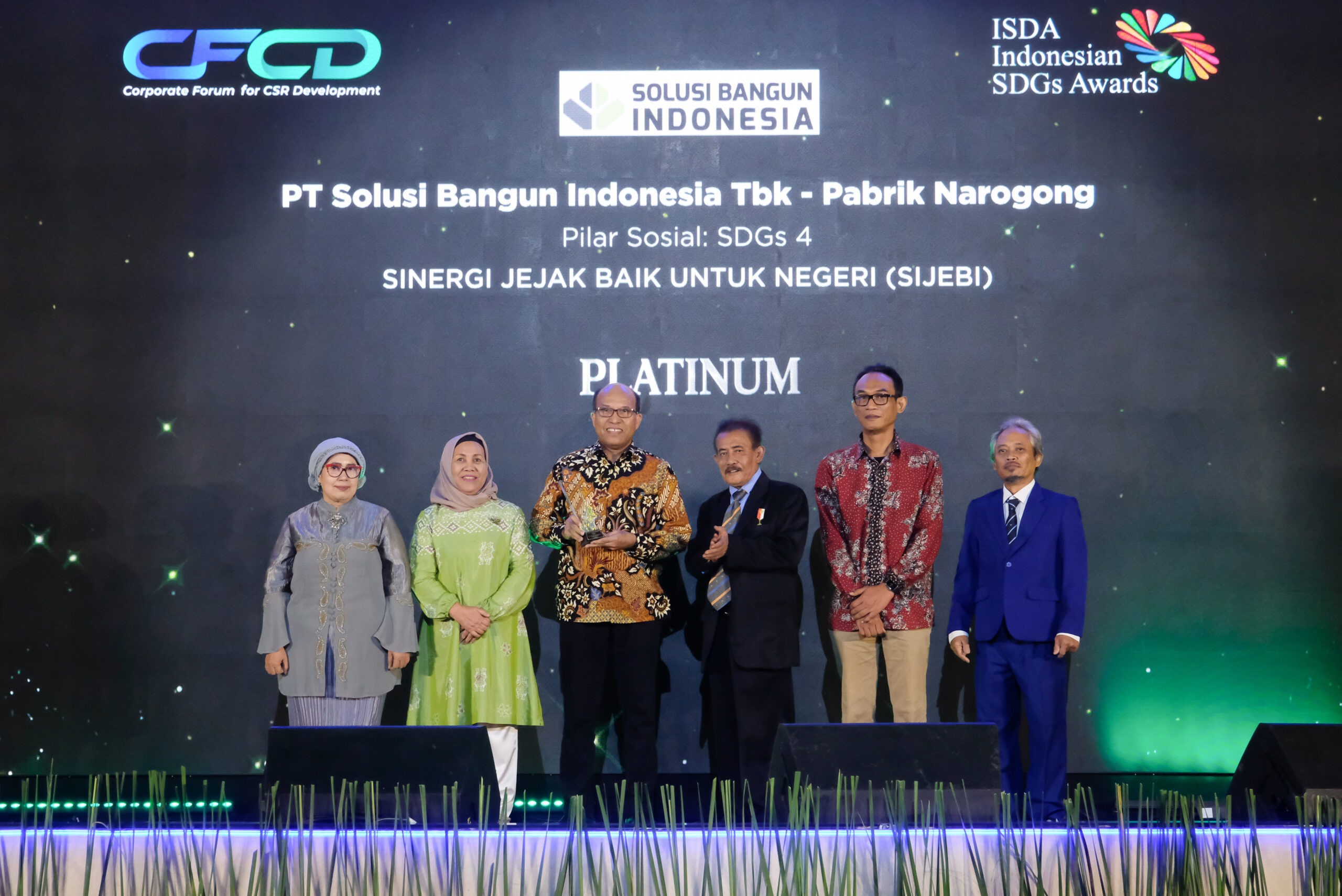 Investasi Sosial untuk Masa Depan, Solusi Bangun Indonesia Pabrik Narogong Raih Platinum dan Gold di Indonesian SDGs Award 2026